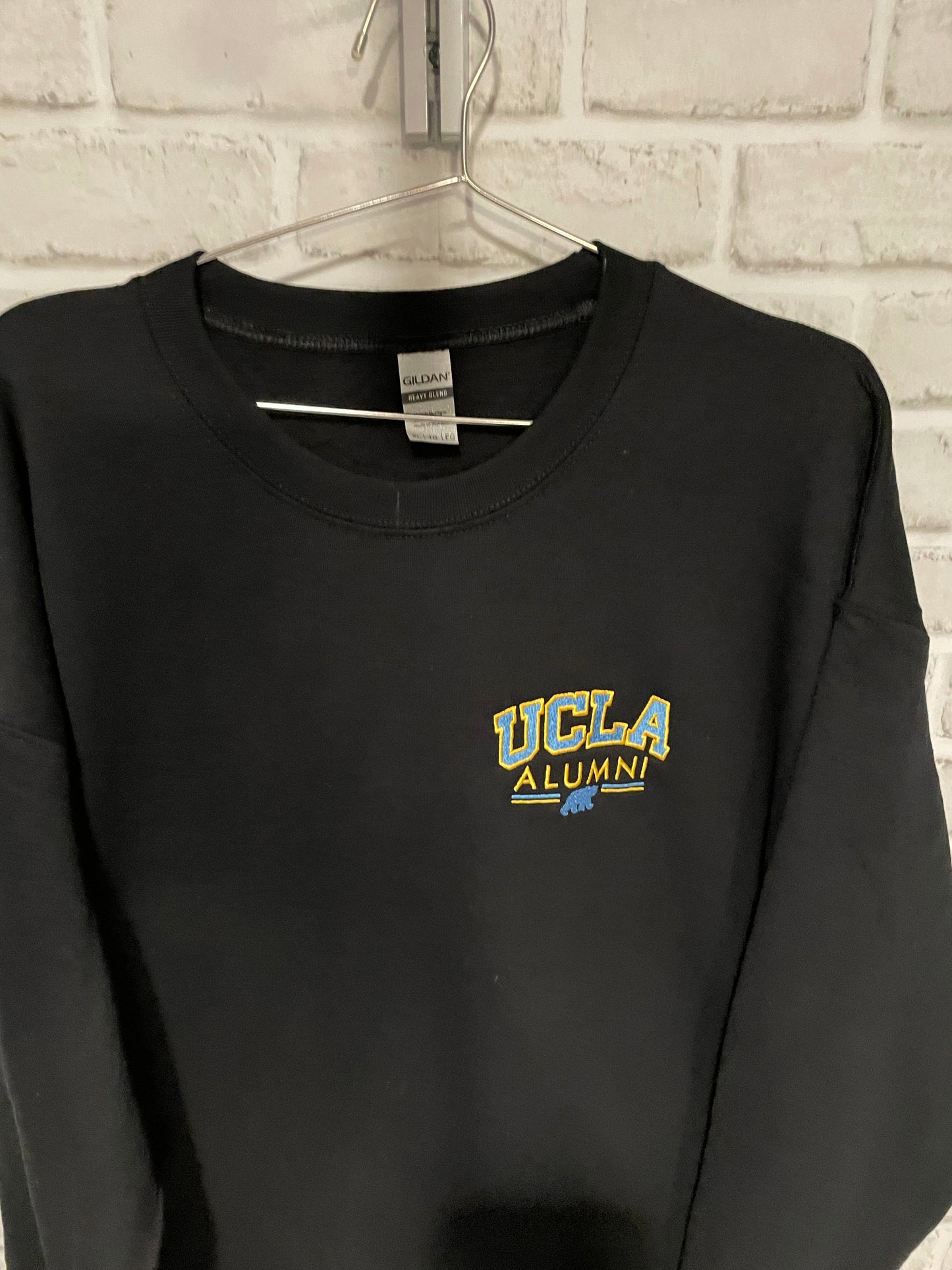 UCLA Alumni Embroider CrewNeck Sweatshirt.