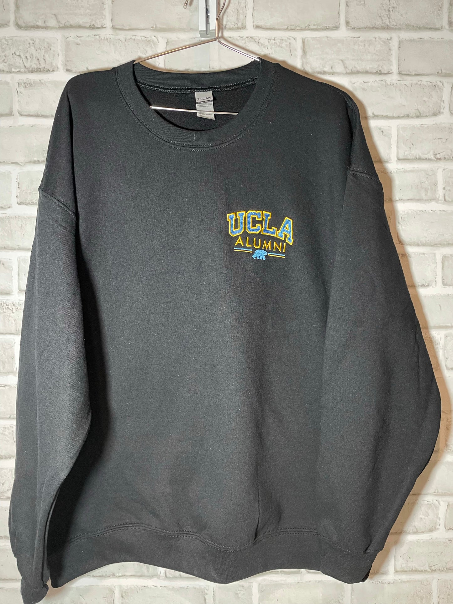 UCLA Alumni Embroider CrewNeck Sweatshirt.