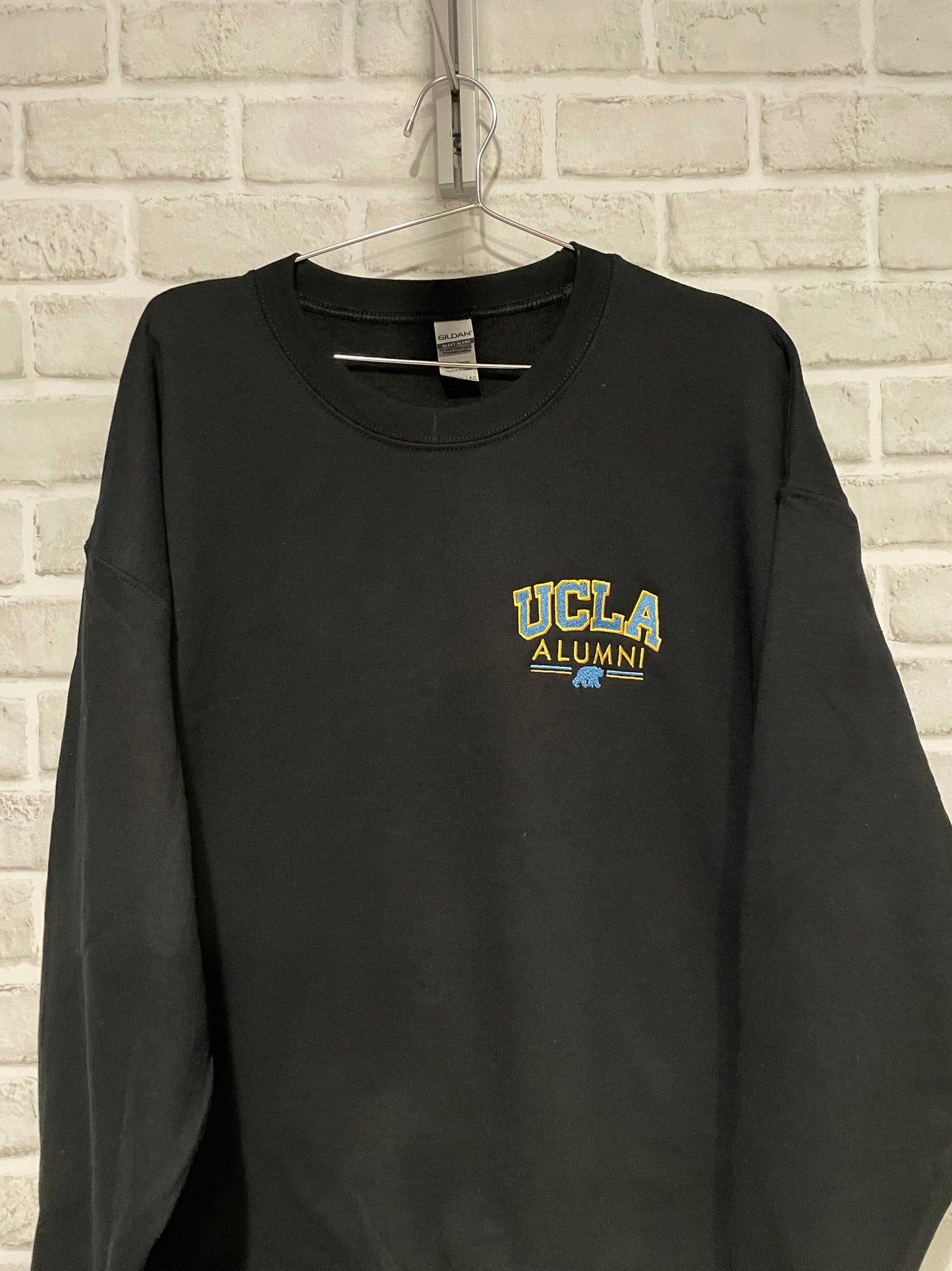 UCLA Alumni Embroider CrewNeck Sweatshirt.